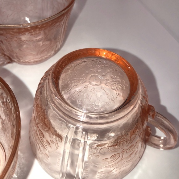 Vintage Pink Depression Glass Ornate Pattern Mugs Cups Set Of 4 - Picture 4 of 6